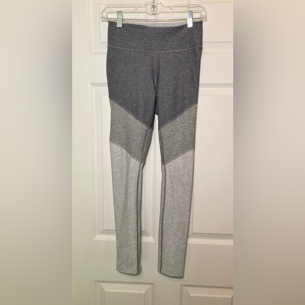 Outdoor Voices 🟣 Size Small Springs 7/8 Leggings in Gray